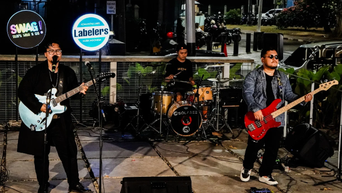 Menjajal Musik Alternatif, Band Solasee Kenalkan Rata Kanan