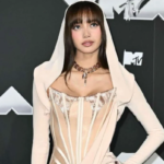 Lisa BLACKPINK Bawa Pulang Penghargaan Best K-pop di VMAs 2024