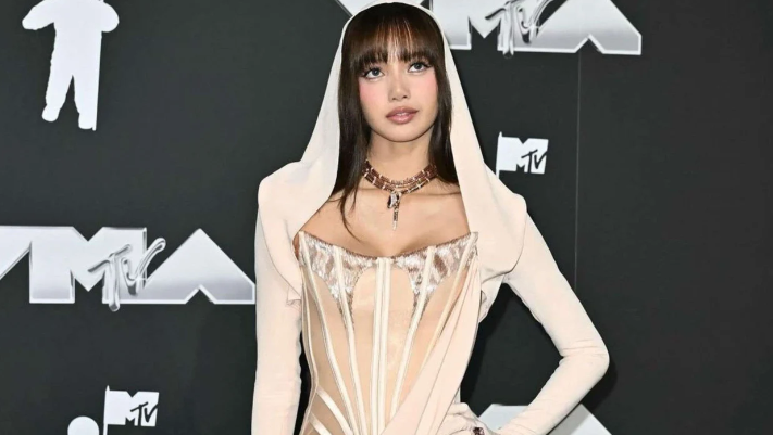 Lisa BLACKPINK Bawa Pulang Penghargaan Best K-pop di VMAs 2024