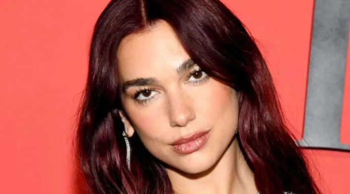 Dua Lipa Buka Peluang Kolaborasi dengan LE SSERAFIM, Fans Histeris!