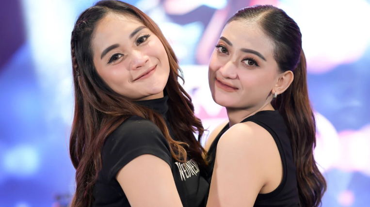 Gara Gara Sebotol Viral, Shinta Arsinta dan Mala Agatha Dapat Rezeki dari Megah Music